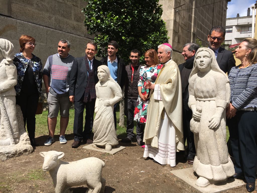 Carmela Silva e Abel Caballero inauguran o conxunto escultórico dos Pastoriños de Fátima elaborado pola Escola de Cantería da Deputación de Pontevedra